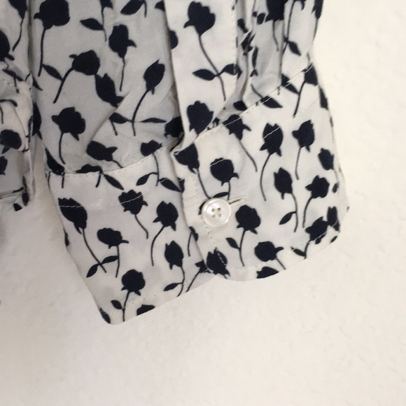 Talbots Size M Print Button 100% Rayon Top - Picture 3 of 6